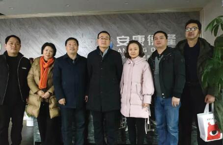 市、區(qū)科技局一行領(lǐng)導(dǎo)蒞臨參 觀指導(dǎo)